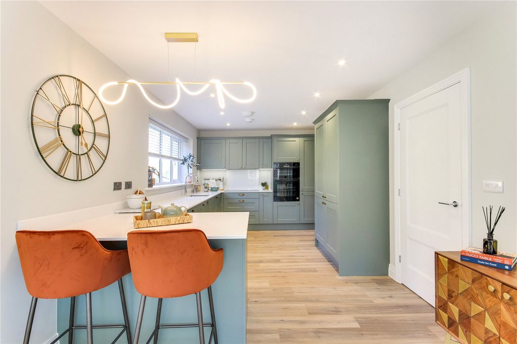 Property photo 1 of 10 Kitchen