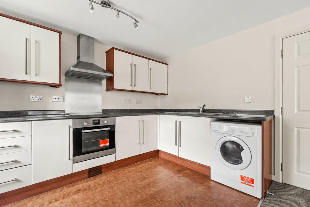 Property photo 1 of 5 2 Bed Flat To Rent Eldridge Road, London Cr0