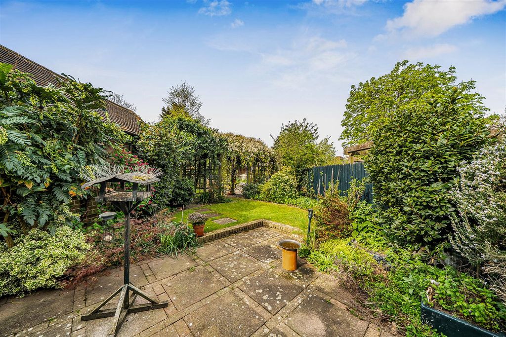 Property photo 3 of 16 Formal Garden H.Jpg