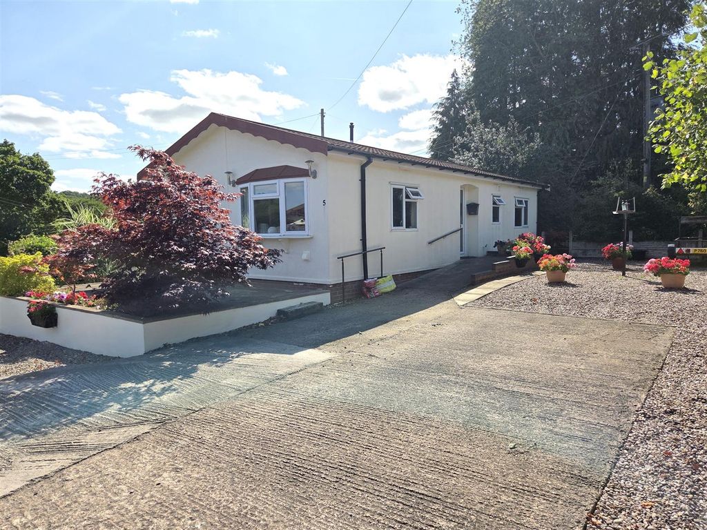 Property photo 2 of 17 5Badfa.Jpg