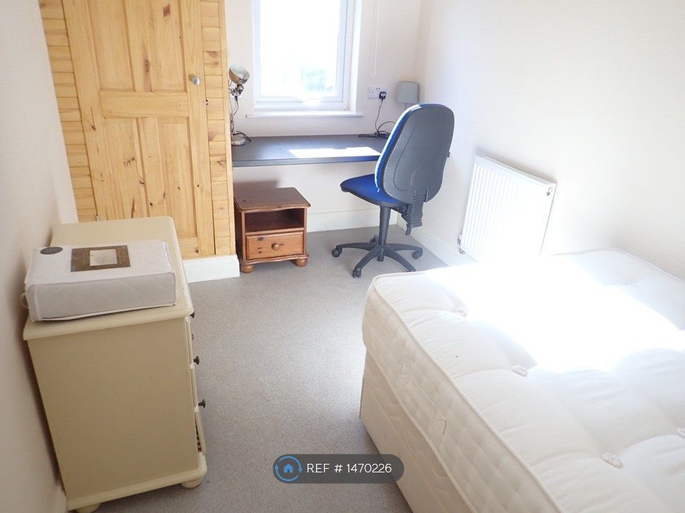 Property photo 3 of 7 Bedroom