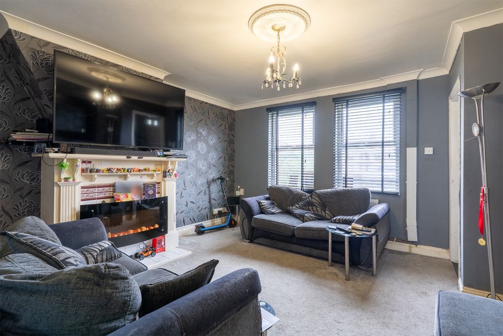 Property photo 2 of 14 4935023