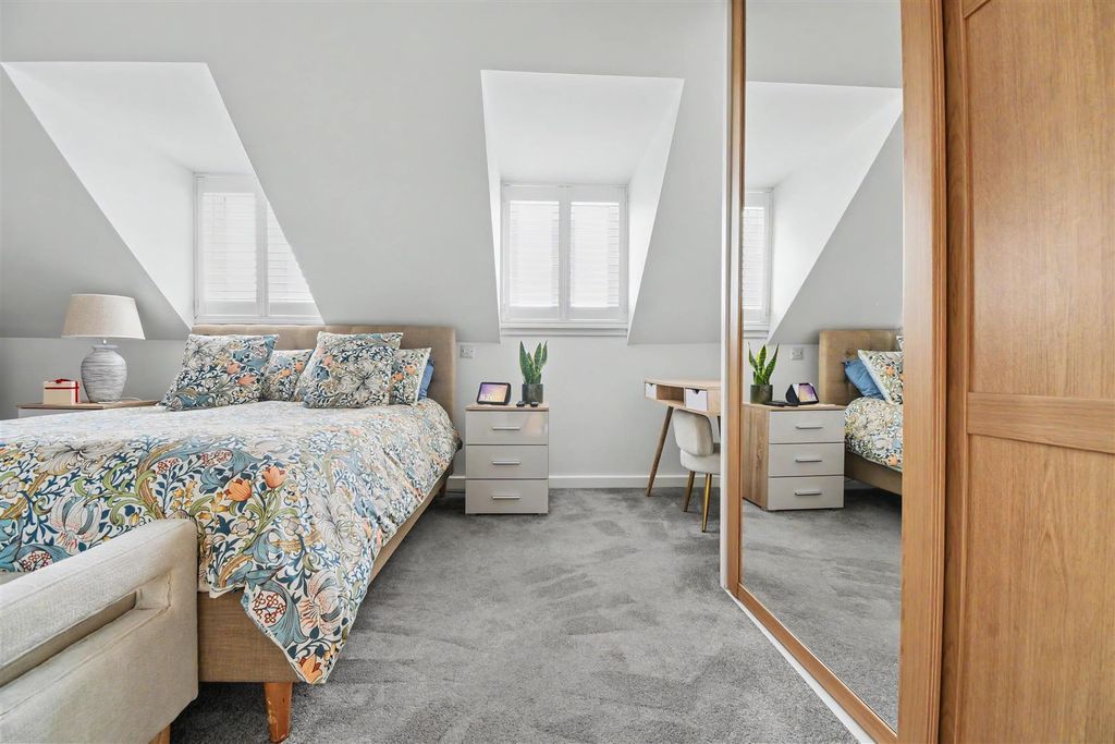 Property photo 3 of 29 Master Bedroom