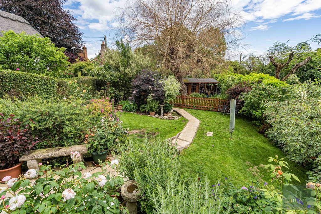 Property photo 2 of 31 Gardens