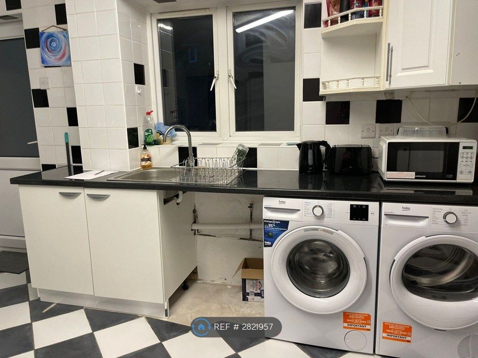 Property photo 2 of 15 Kitchen Washing Area