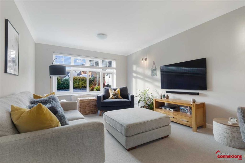 Property photo 2 of 33 Lounge (1)