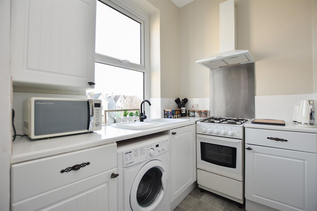 Property photo 2 of 9 Kitchen