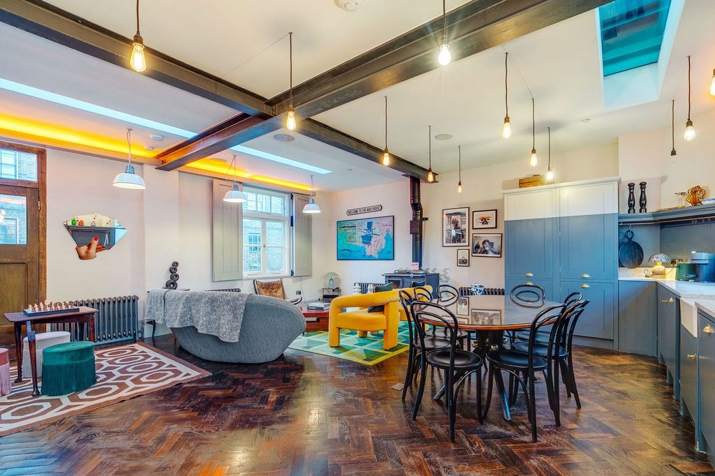 Property photo 3 of 56