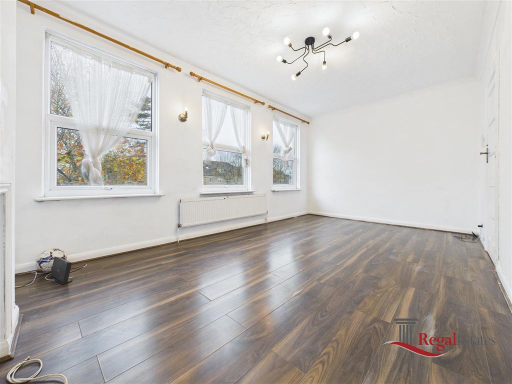 Property photo 3 of 16 Cam02489G0-Pr0233-Still001.Jpg