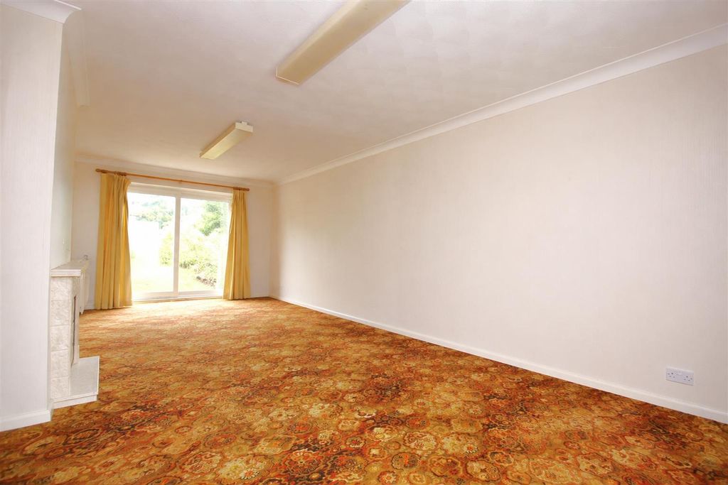 Property photo 3 of 10 Lounge