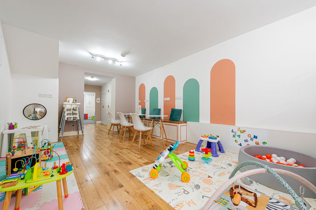 Property photo 3 of 18 Hornsey Road 222-002