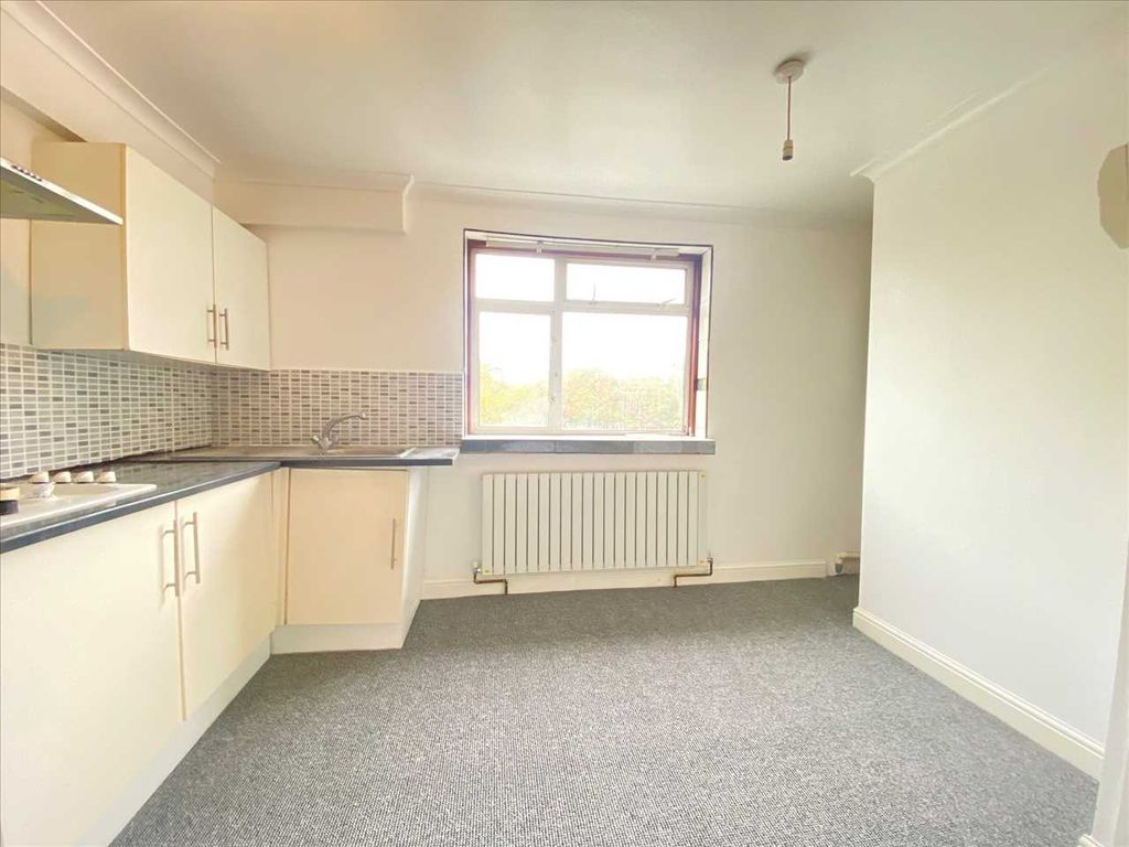 Property photo 3 of 9 Kitchen