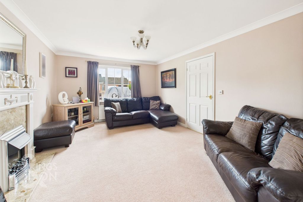Property photo 2 of 23