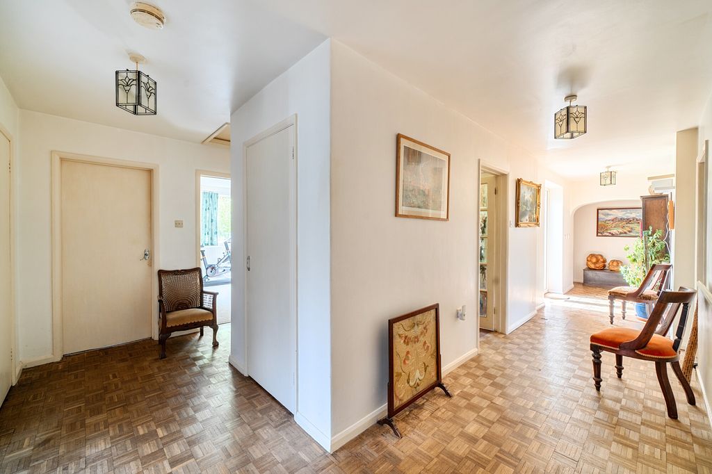 Property photo 2 of 25