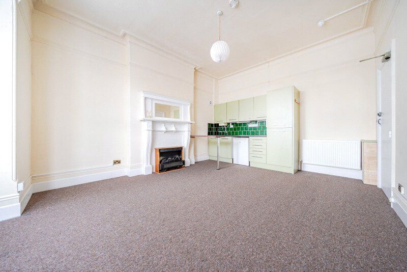 Property photo 3 of 8 Studio