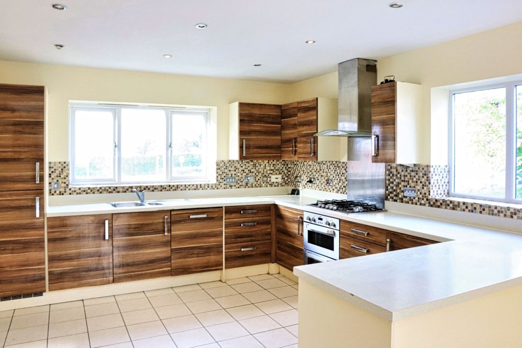 Property photo 2 of 19 Kitchen