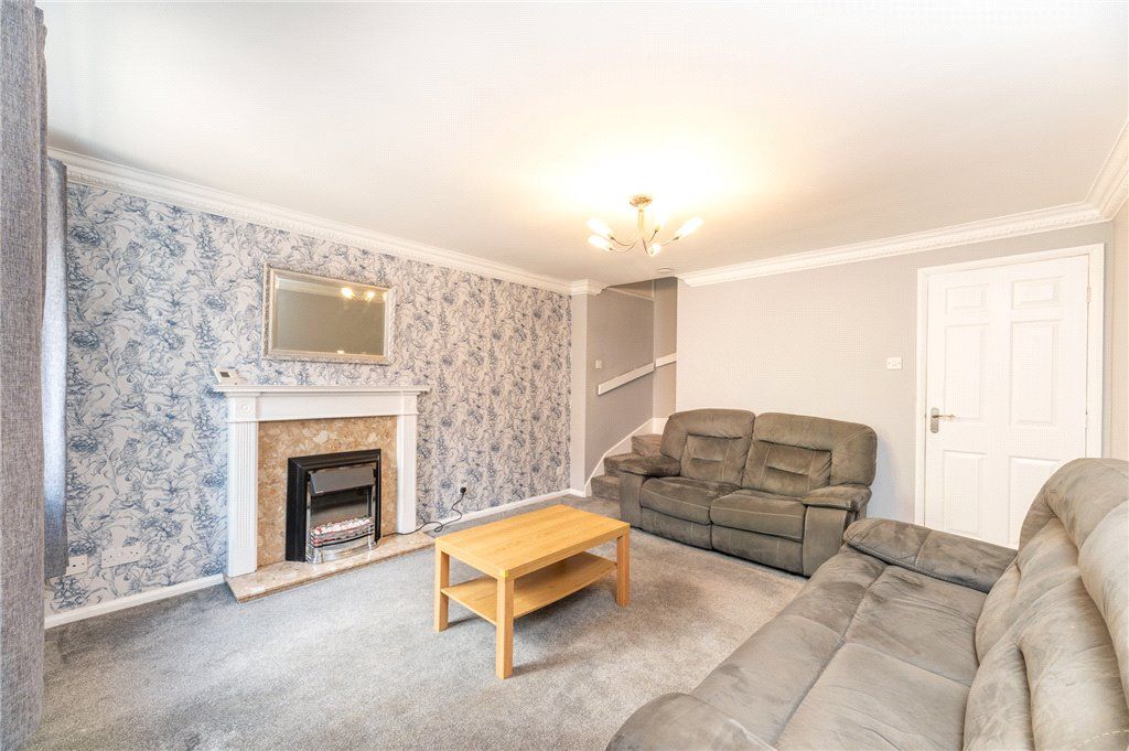 Property photo 3 of 17 Living Room