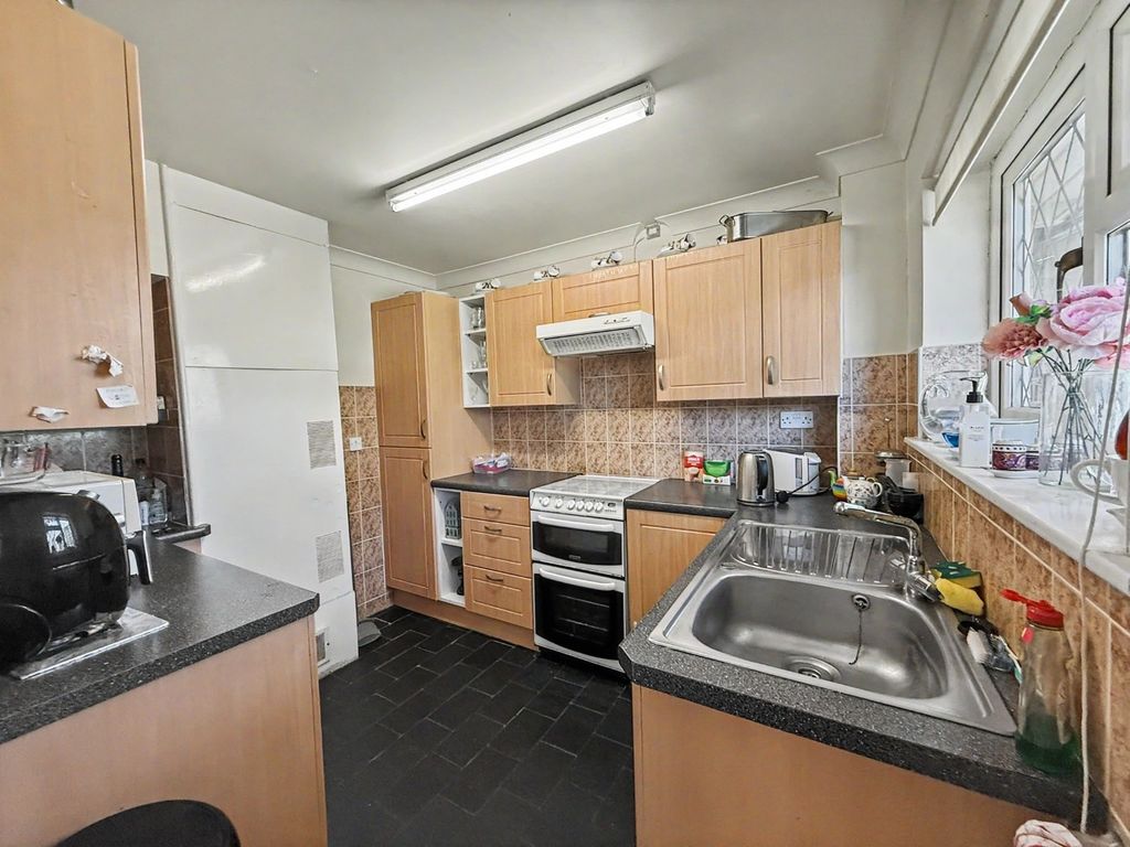 Property photo 3 of 21 4813597