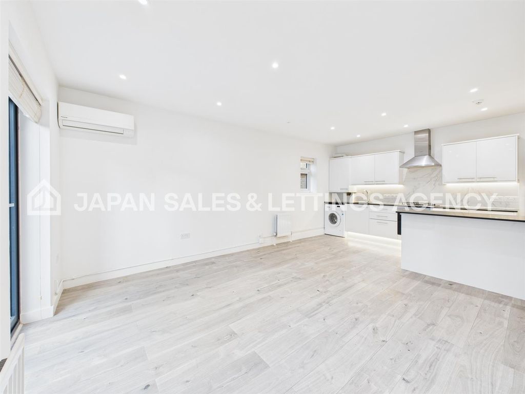 Property photo 3 of 9 Cam04401G0-Pr0097-Still009.Jpg