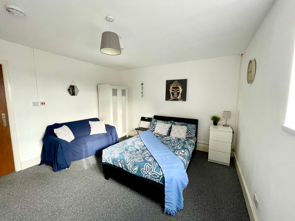 Property photo 1 of 3