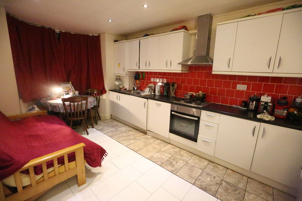 Property photo 1 of 3 One Bedroom Maisonette