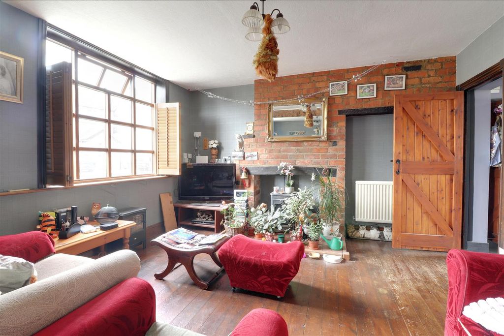 Property photo 2 of 19