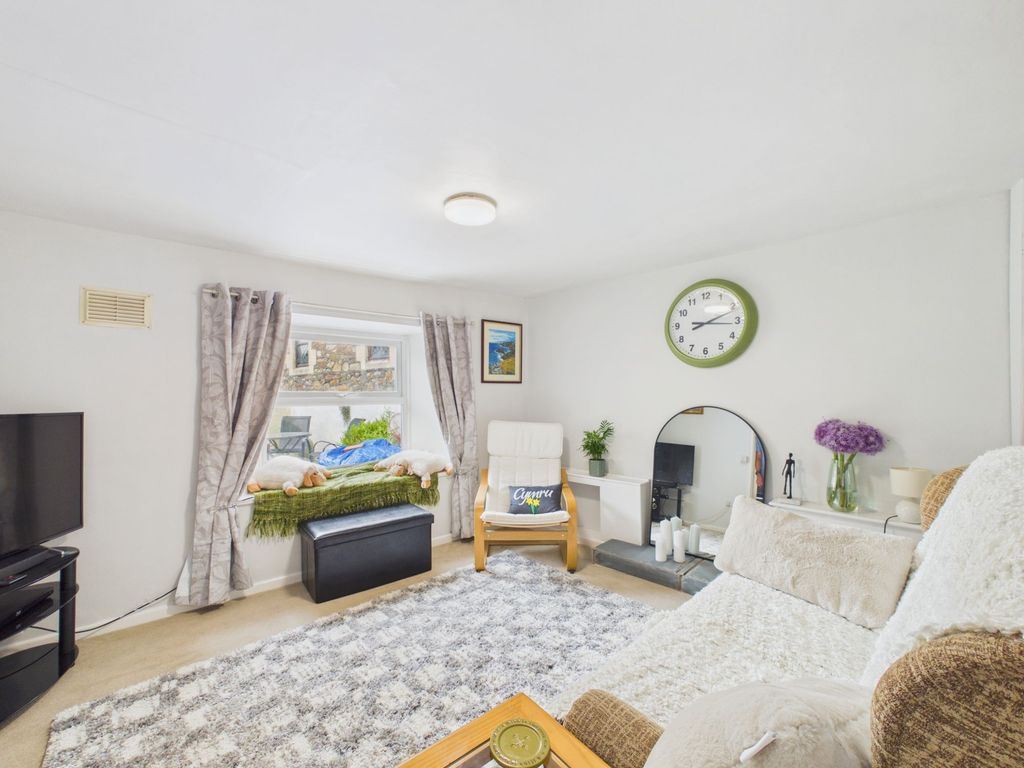 Property photo 2 of 32