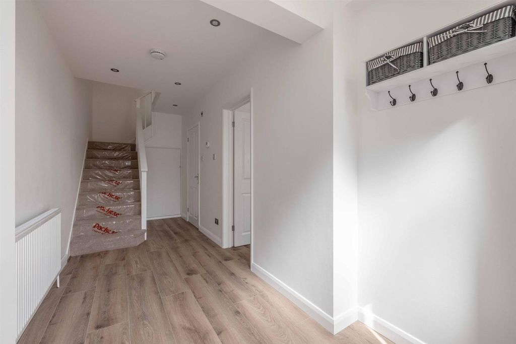 Property photo 3 of 18 Entrance.Jpeg