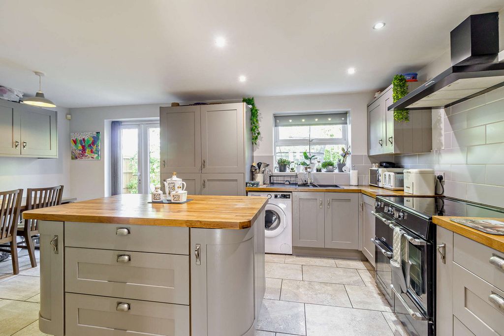 Property photo 3 of 18