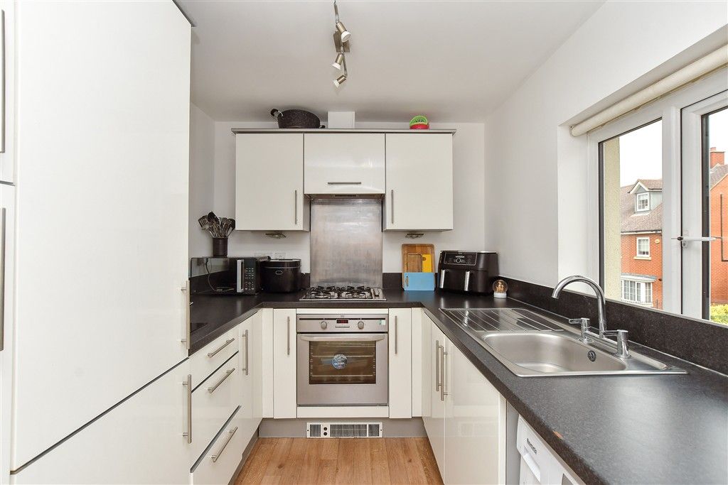 Property photo 2 of 8 Kitchen