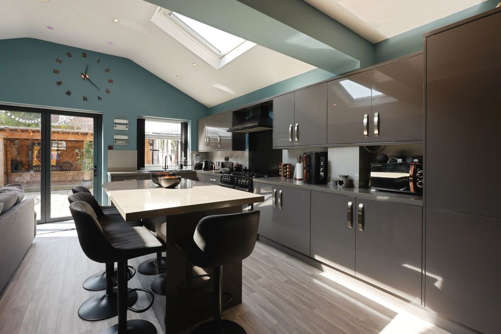 Property photo 2 of 17