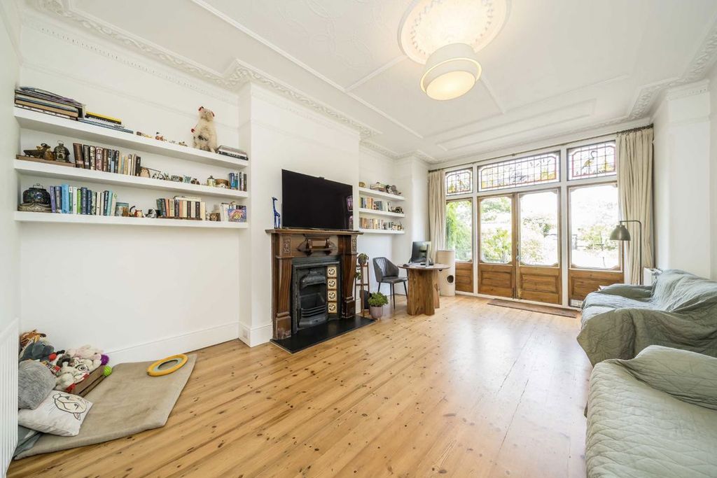 Property photo 2 of 8