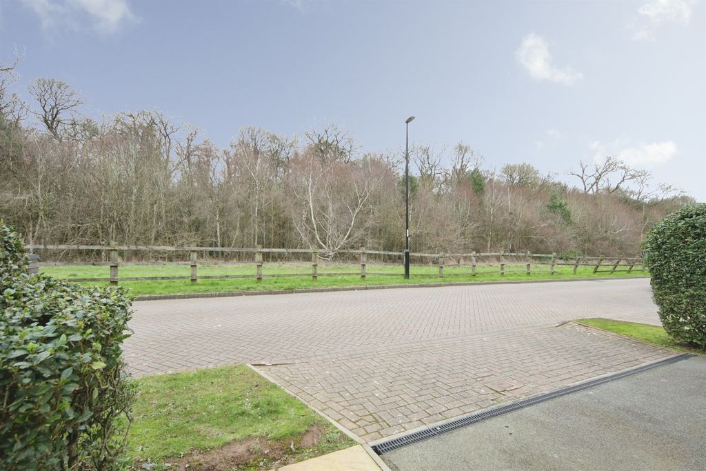 Property photo 2 of 21