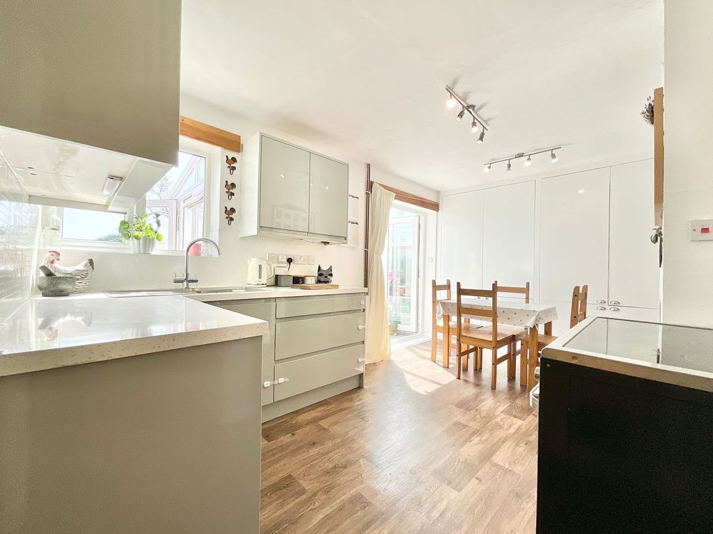 Property photo 2 of 33