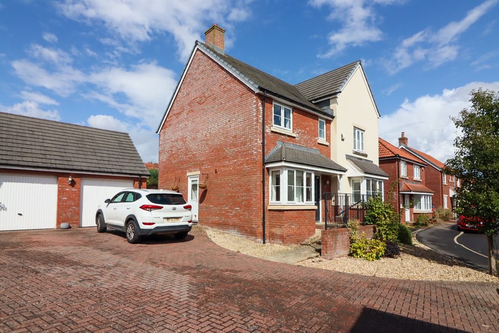 Property photo 1 of 39 Image00050