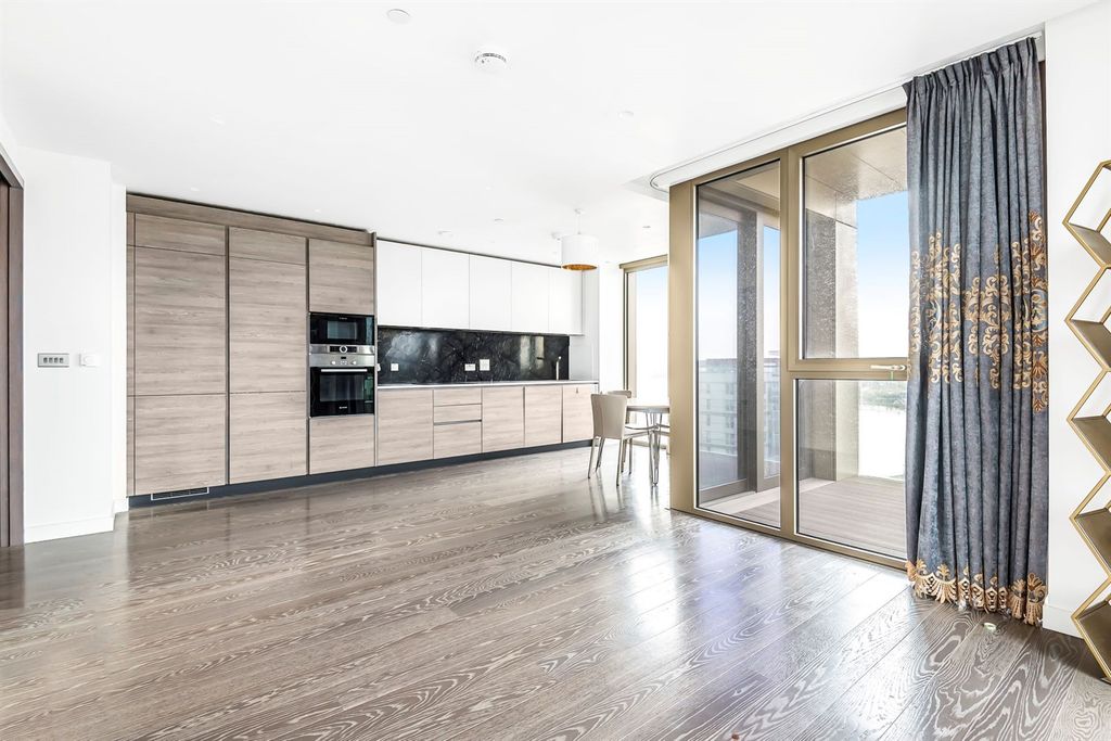 Property photo 3 of 16 Reception