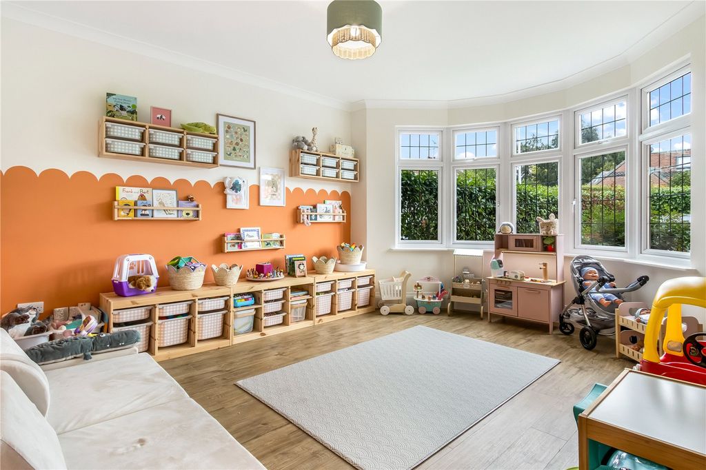 Property photo 2 of 27 Picture No. 15