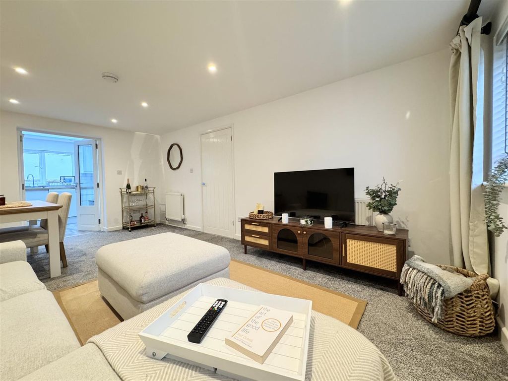 Property photo 3 of 16 Lounge Diner