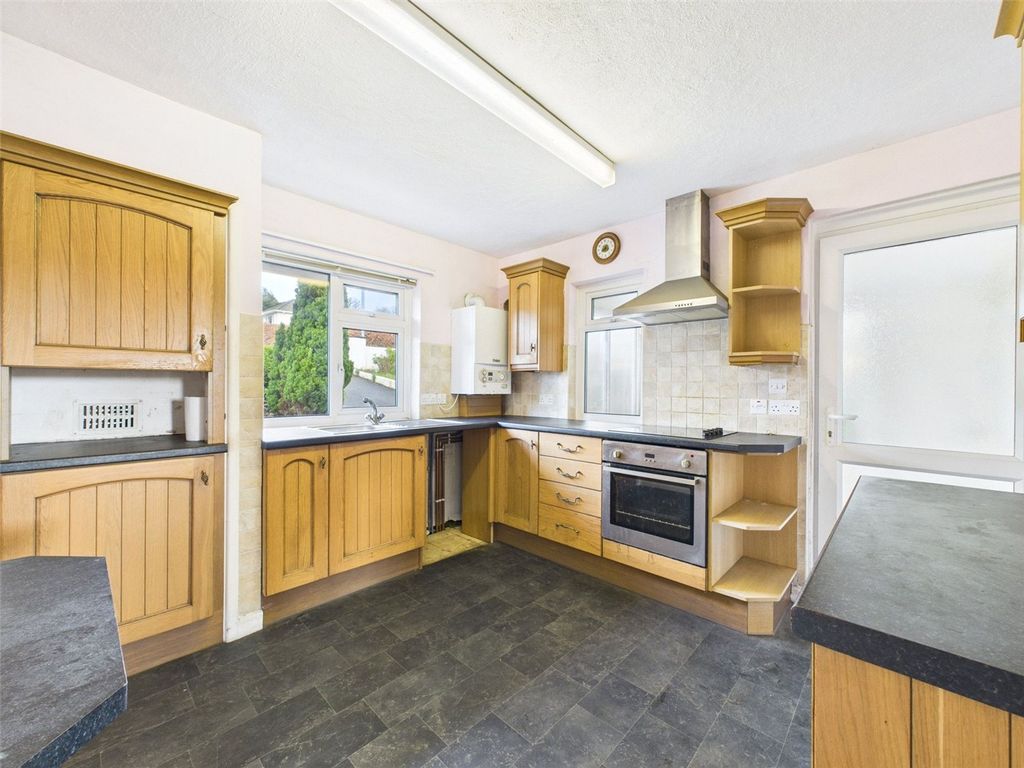 Property photo 2 of 11 Kitchen