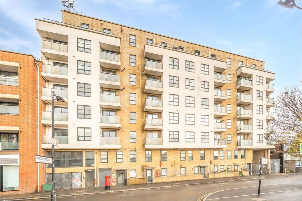 Property photo 2 of 8