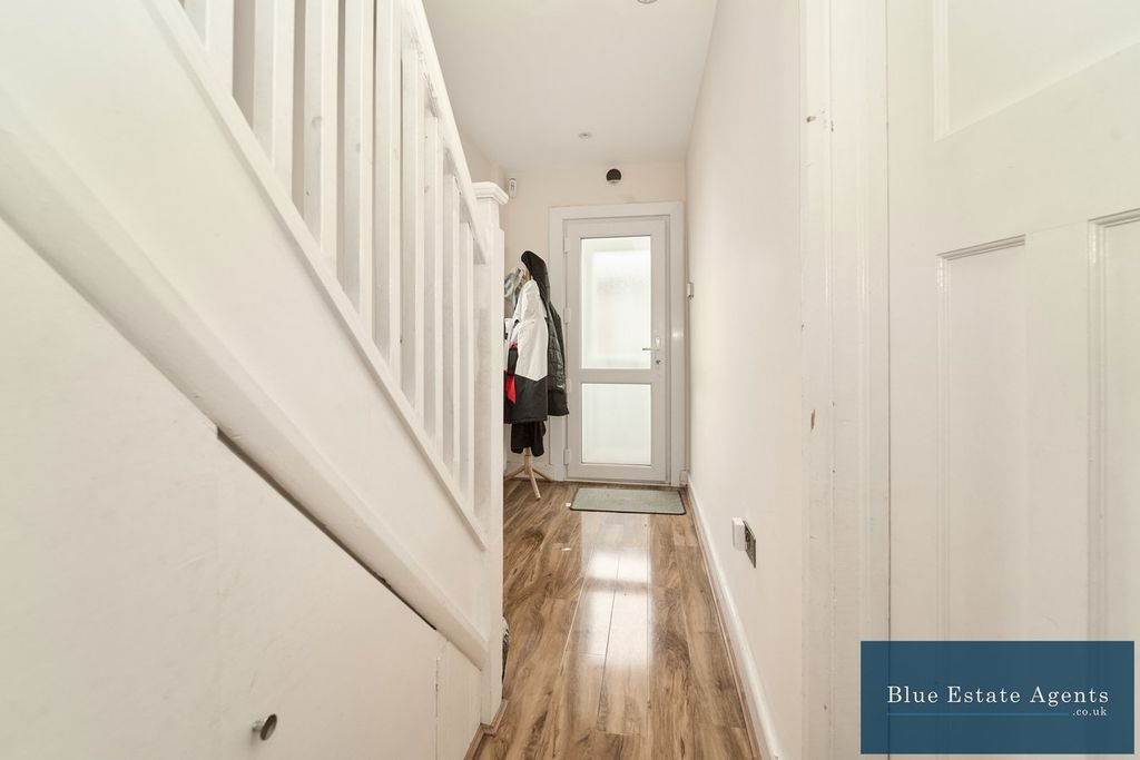 Property photo 3 of 29 Entrance