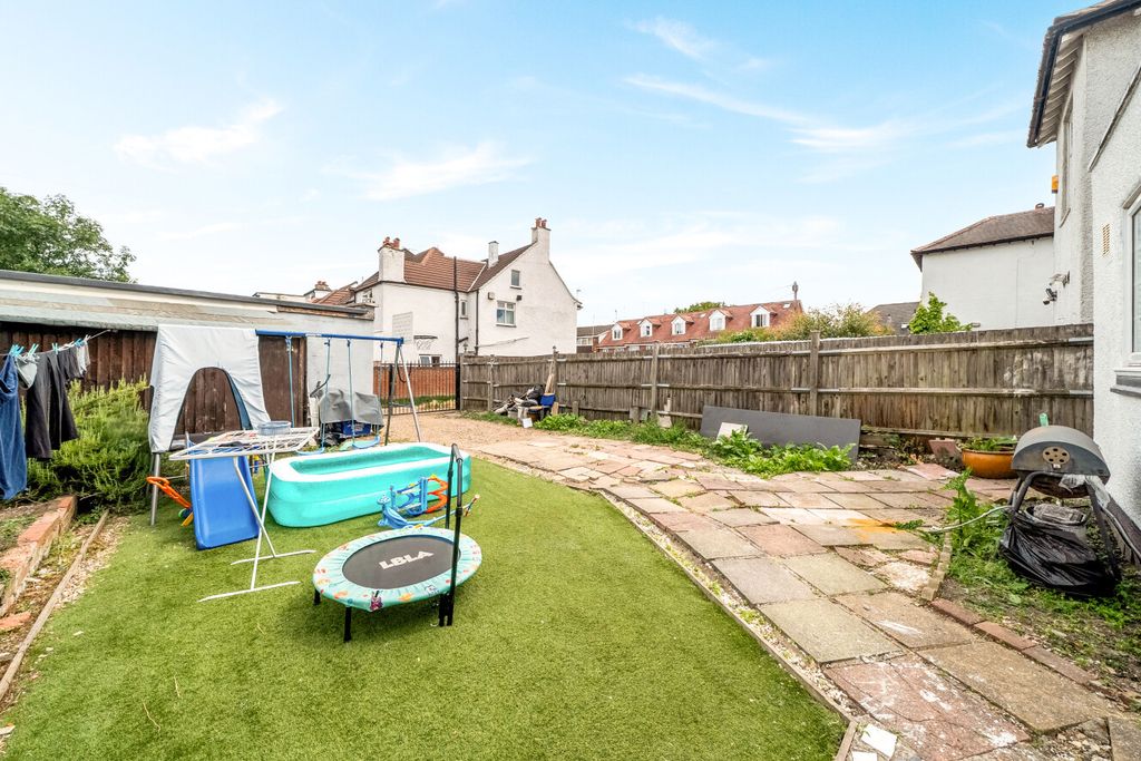 Property photo 3 of 13 18-6A60ee4E76981-...