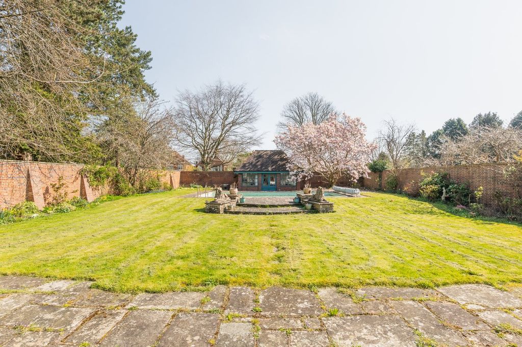 Property photo 2 of 40
