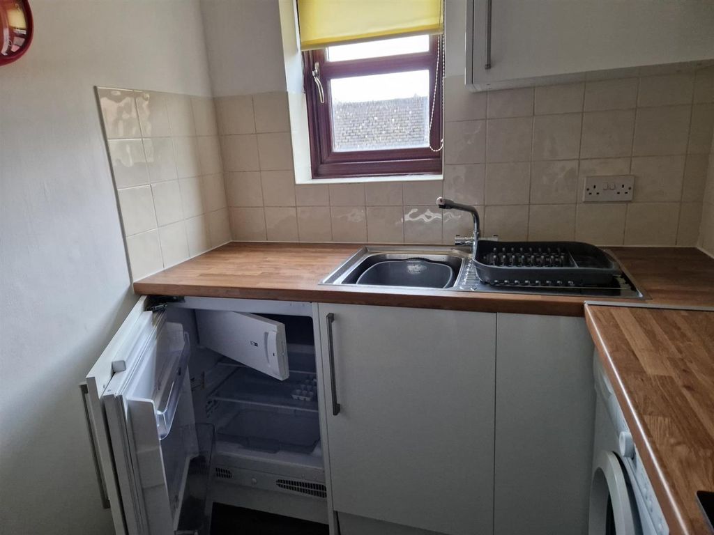 Property photo 3 of 6 Kitchen 1.Jpg