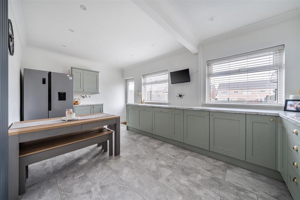 Property photo 2 of 19 Kitchen / Diner