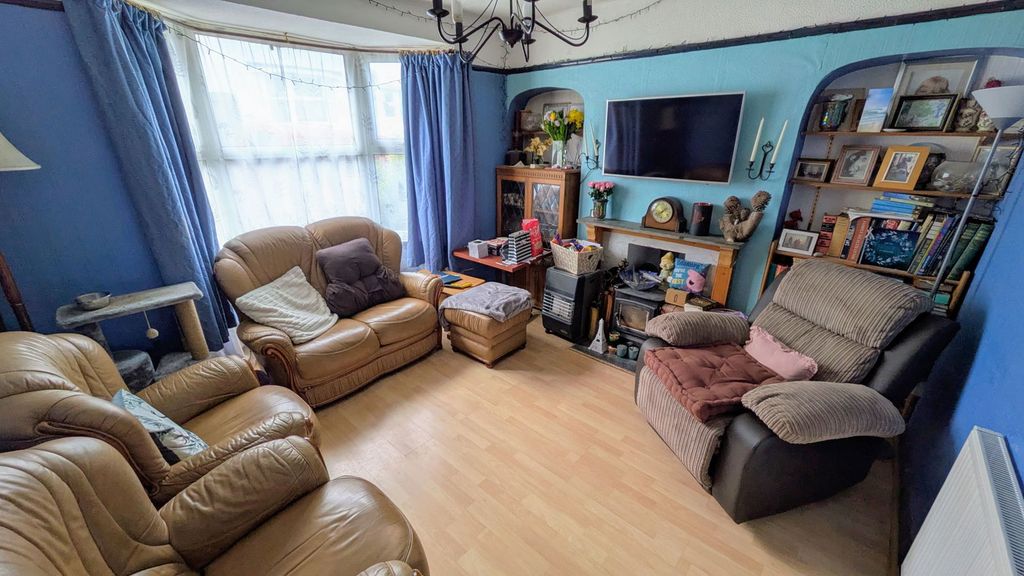 Property photo 2 of 6