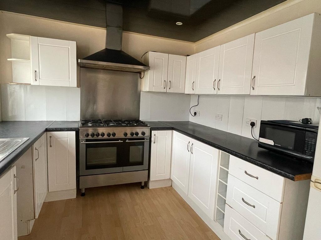 Property photo 3 of 29 Kitchen