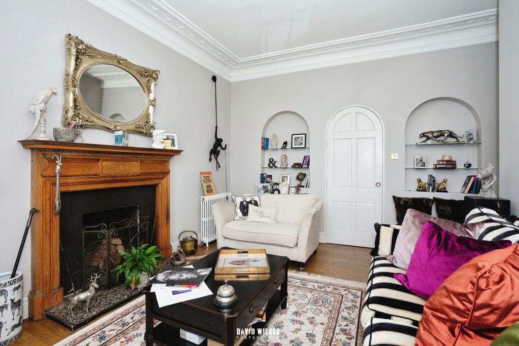 Additional image 7 of 3 bed flat for saleBurton Park Road, Petworth, West Sussex GU28