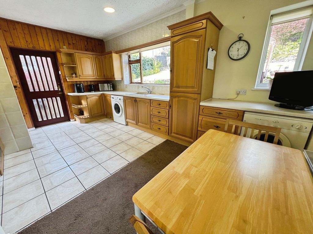 Property photo 3 of 22 Kitchen