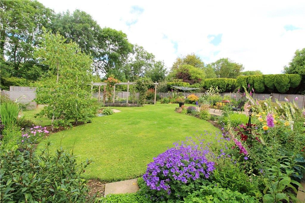 Property photo 2 of 22 Garden In Summer